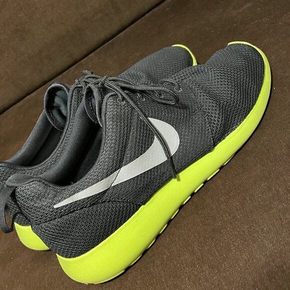 NIKE Excellent Charcoal Grey Lime Green Midsole Roshe Run Mens 12 US 46 EUR - Picture 5 of 7